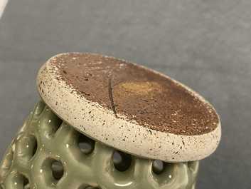 Een Chinese opengewerkte monochrome Longquan celadon penselenbeker, Ming